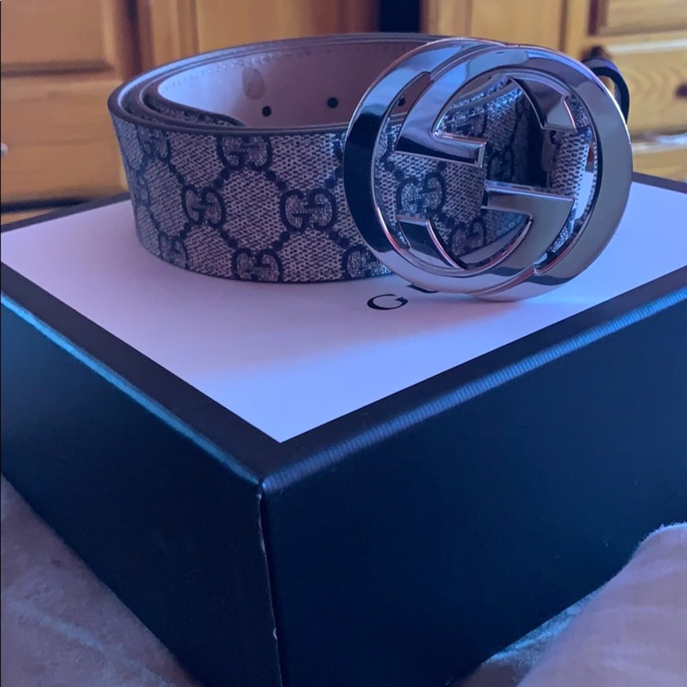 Men’s Gucci GG Supreme belt